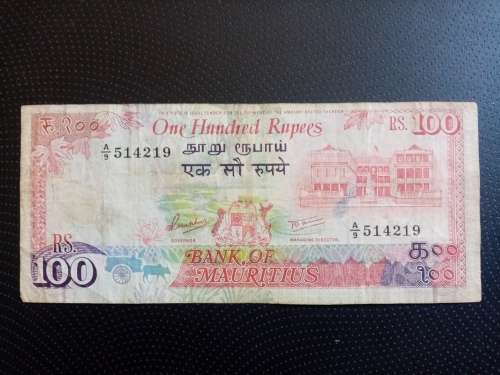Mauritian 100 Rupee 1985 Banknote in Fine to Very fine condition (A tad grubby!)